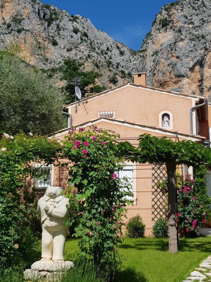 Bed and Breakfast Bastide Des Oliviers Мустьє-Сент-Марі Екстер'єр фото
