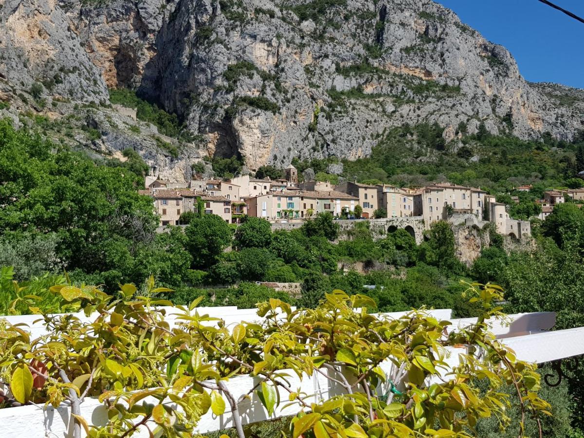 Bed and Breakfast Bastide Des Oliviers Мустьє-Сент-Марі Екстер'єр фото