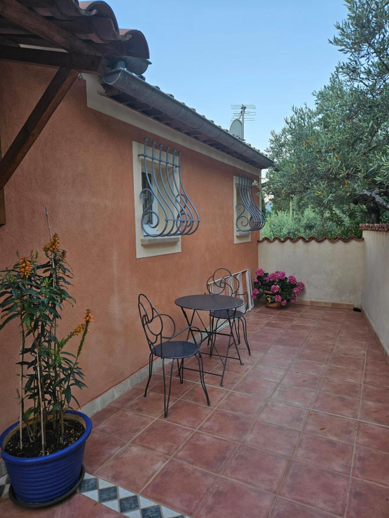 Bed and Breakfast Bastide Des Oliviers Мустьє-Сент-Марі Екстер'єр фото